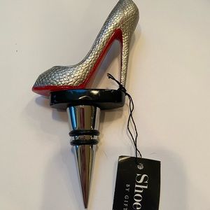 Giftcraft wine stopper shaped like a Louboutin like high heel
